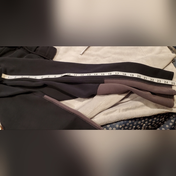 Gymshark Cropped Sweatpants, Sz. M - Picture 6 of 7